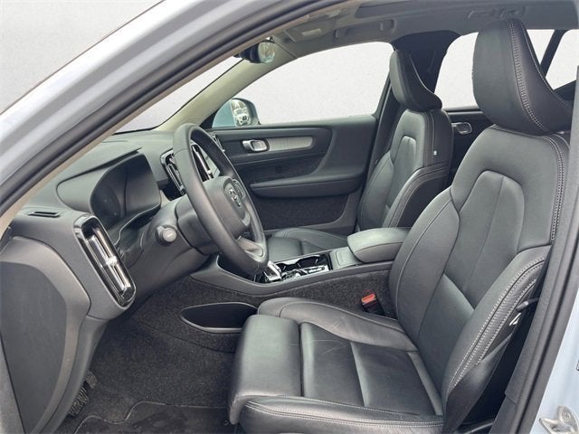 2025 Volvo XC40 Plus Bright Theme