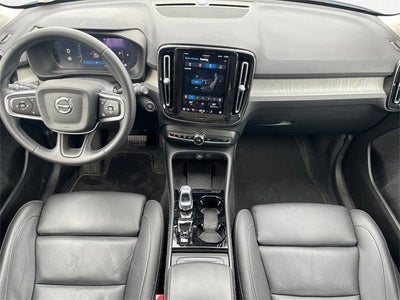 2025 Volvo XC40 Plus Bright Theme