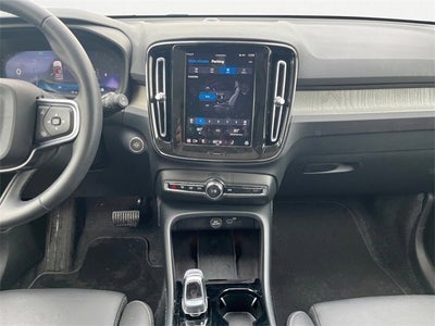 2025 Volvo XC40 Plus Bright Theme