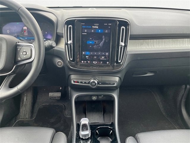 2025 Volvo XC40 Plus Bright Theme