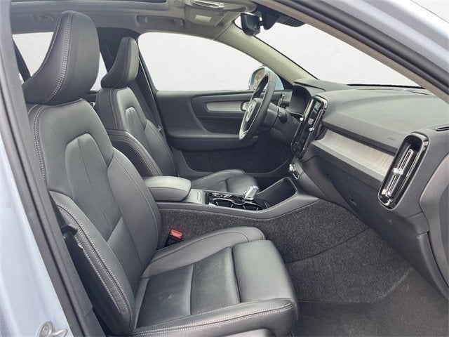 2025 Volvo XC40 Plus Bright Theme