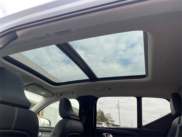 2025 Volvo XC40 Plus Bright Theme