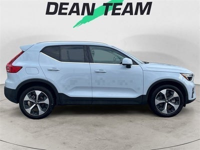 2025 Volvo XC40 Plus Bright Theme