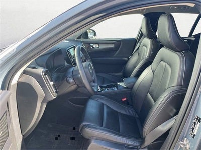 2023 Volvo XC40 Ultimate Dark Theme