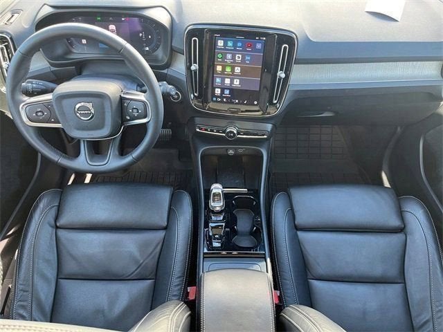 2023 Volvo XC40 Ultimate Dark Theme