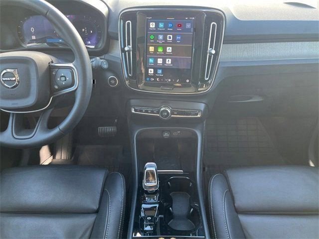 2023 Volvo XC40 Ultimate Dark Theme