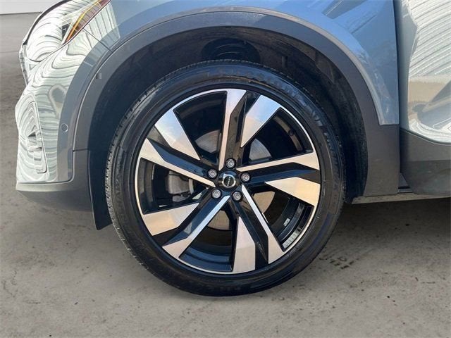 2023 Volvo XC40 Ultimate Dark Theme