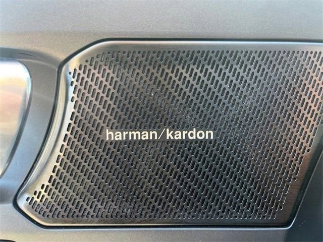 2023 Volvo XC40 Ultimate Dark Theme