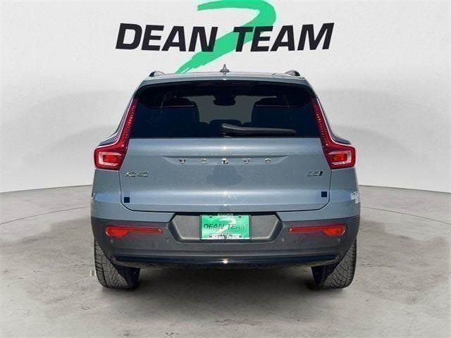 2023 Volvo XC40 Ultimate Dark Theme