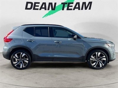2023 Volvo XC40 Ultimate Dark Theme