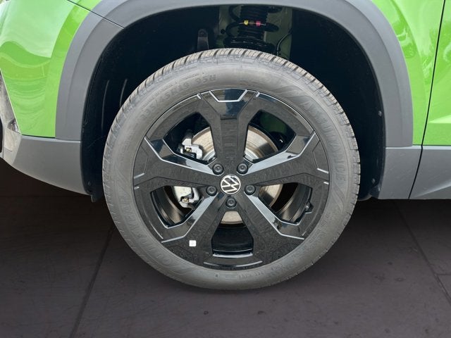 2026 Volkswagen Taos SE Black