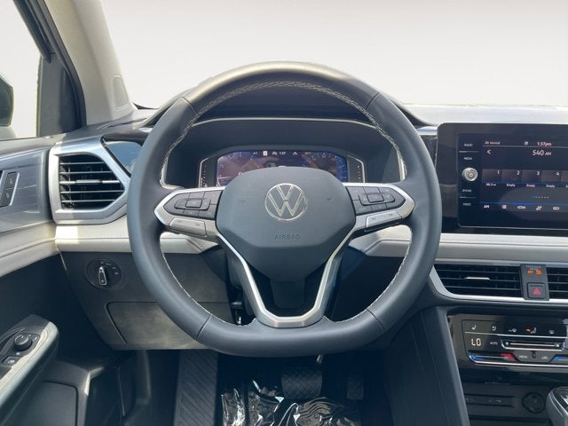 2025 Volkswagen Taos SEL