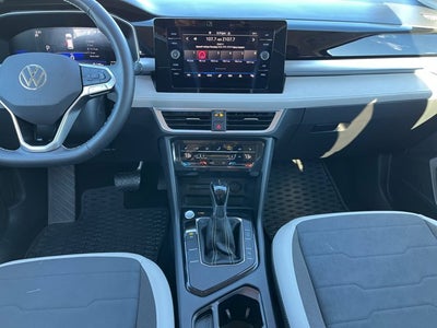 2025 Volkswagen Taos SE