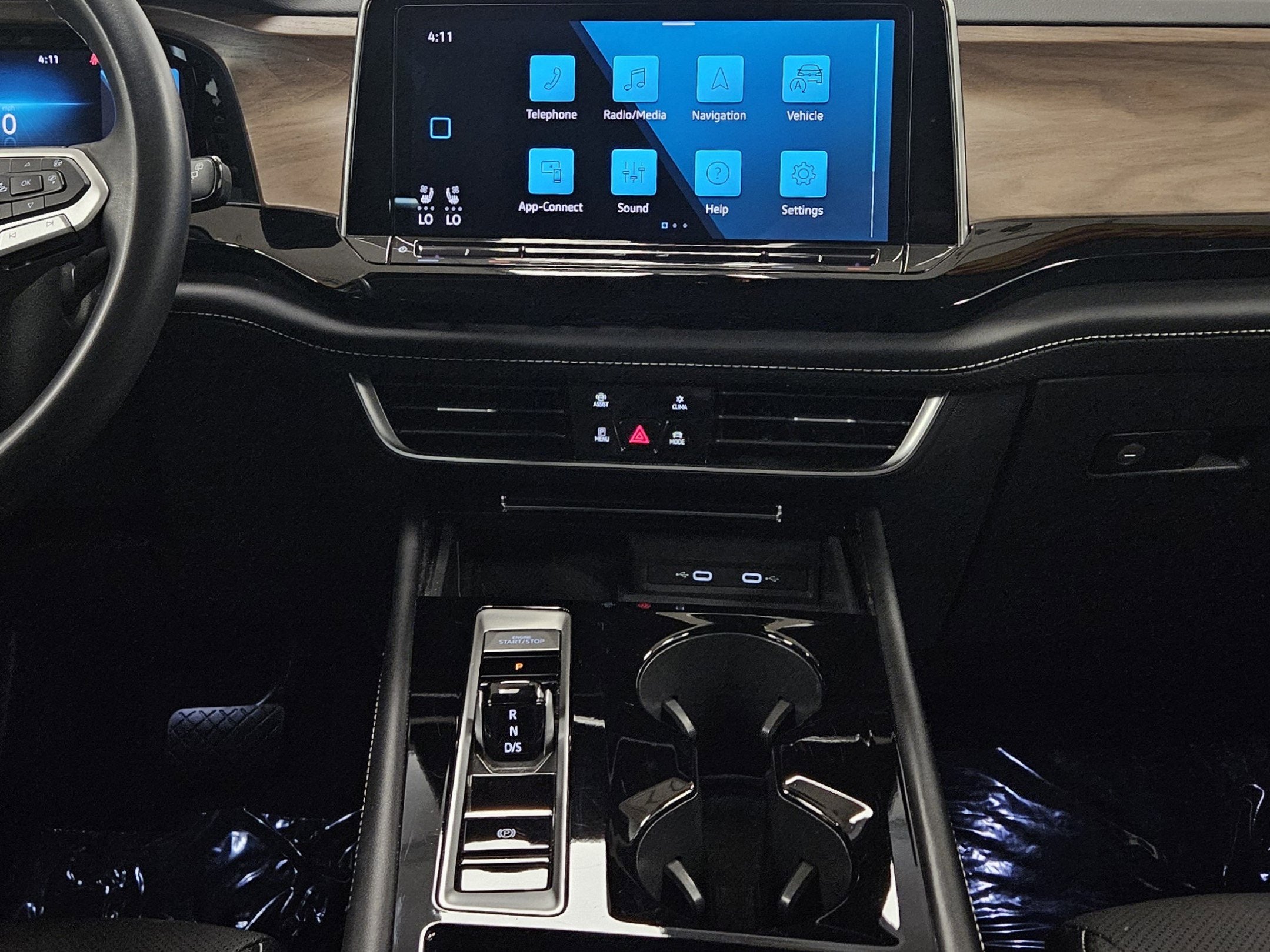 2024 Volkswagen Atlas 2.0T SE with Technology