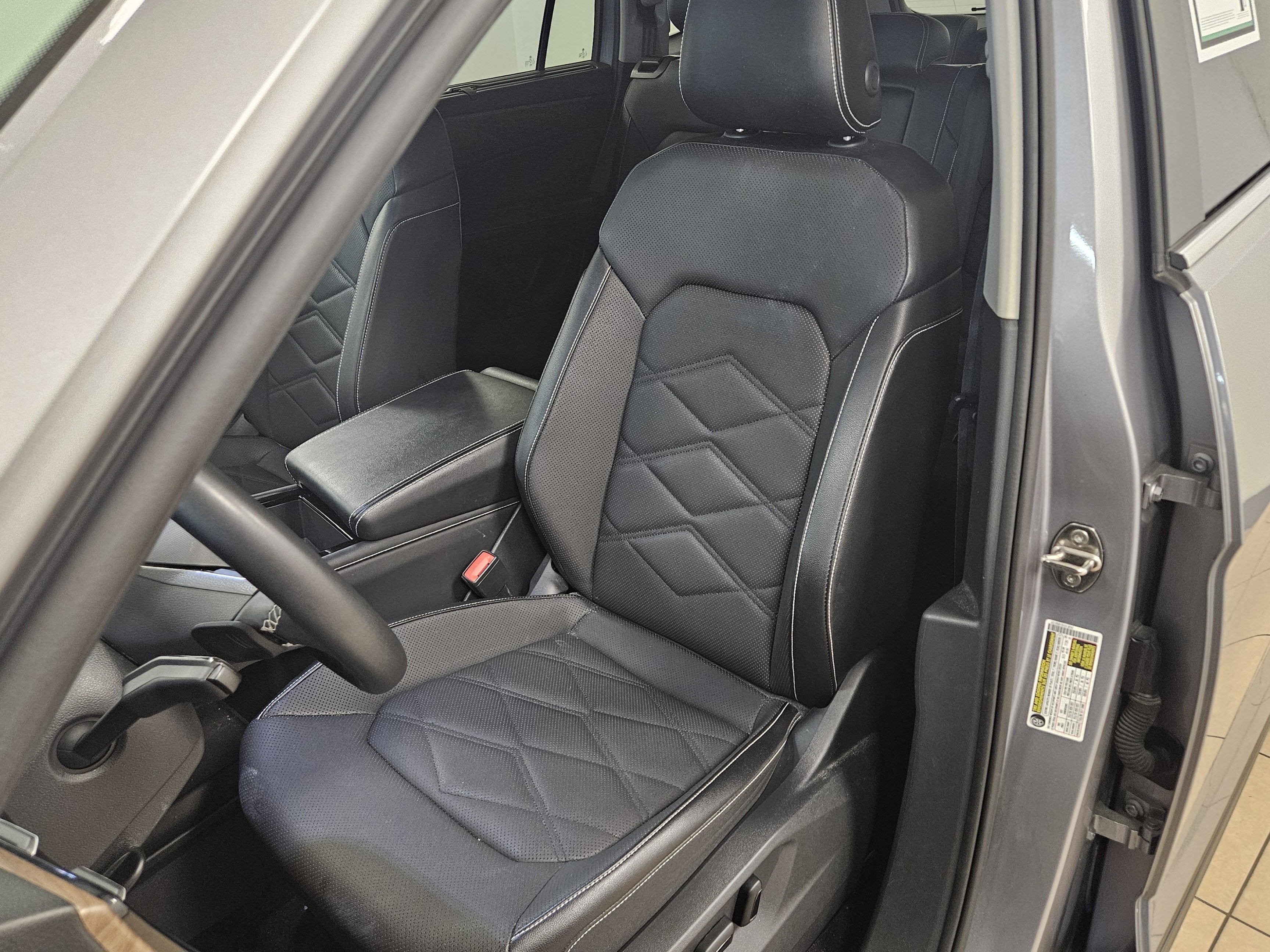 2024 Volkswagen Atlas 2.0T SE with Technology