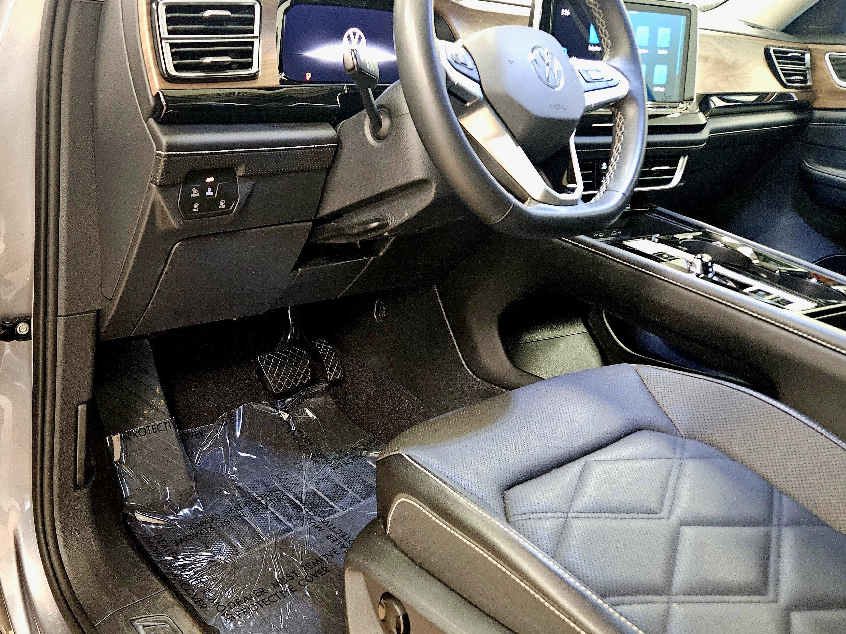 2024 Volkswagen Atlas 2.0T SE with Technology