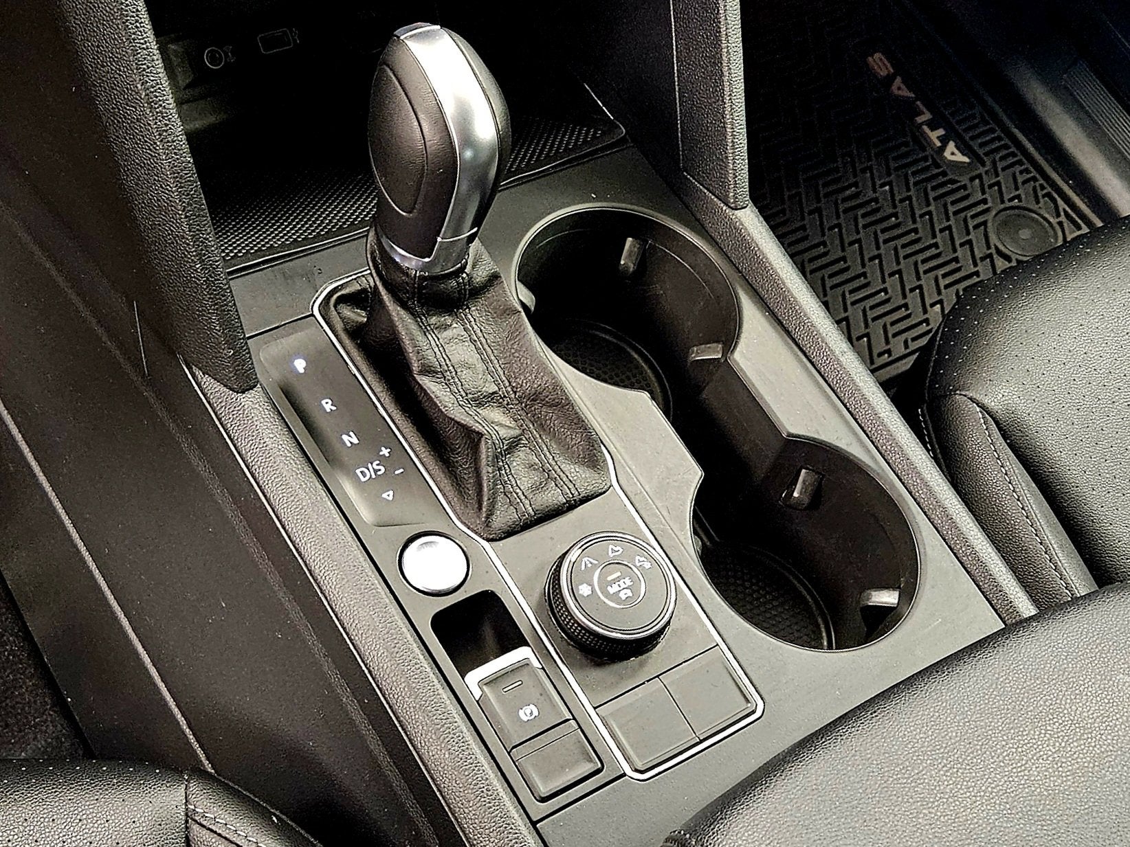 2019 Volkswagen Atlas 3.6L V6 SE with Technology