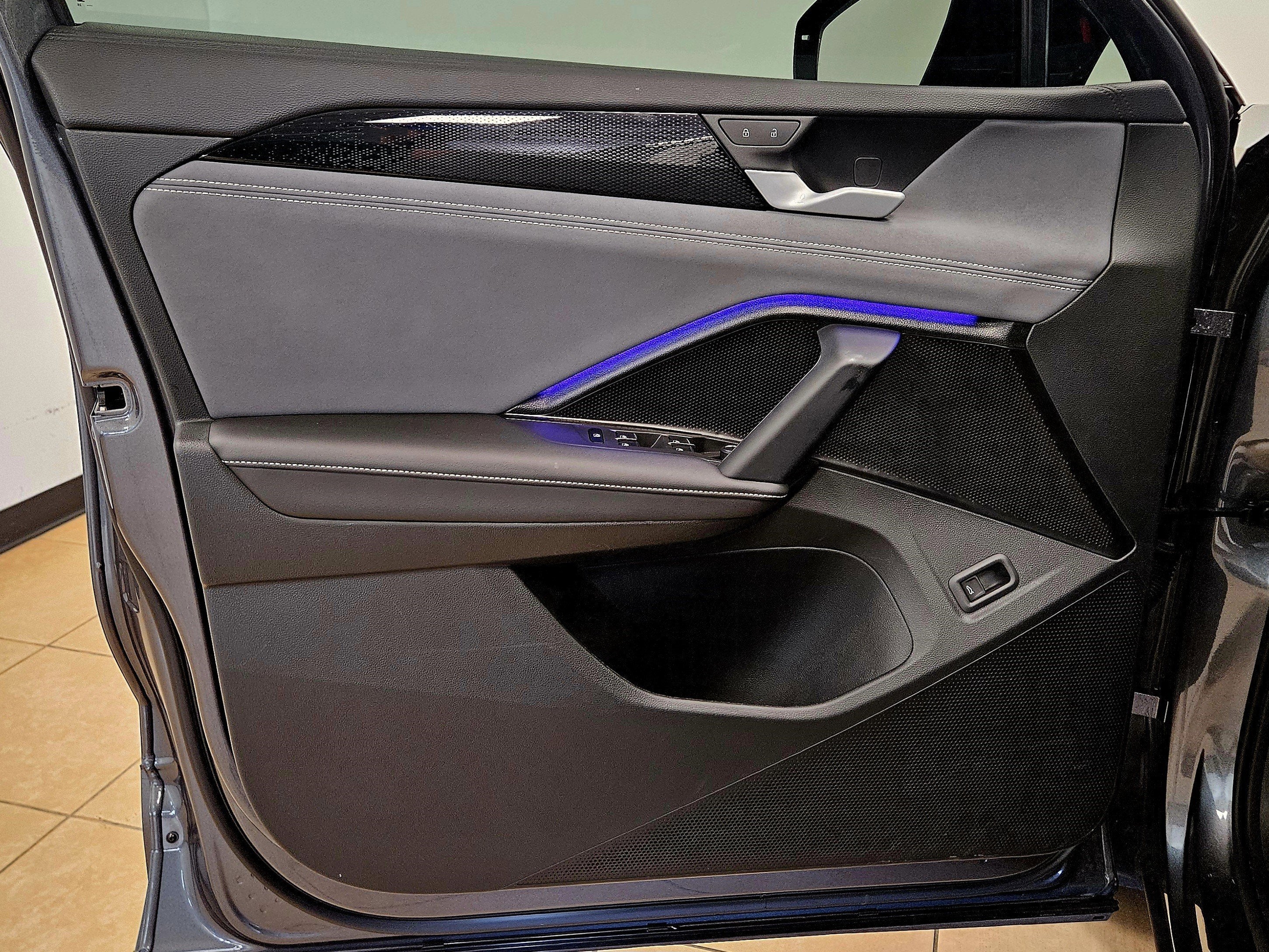 2025 Volkswagen Tiguan SE R-Line Black