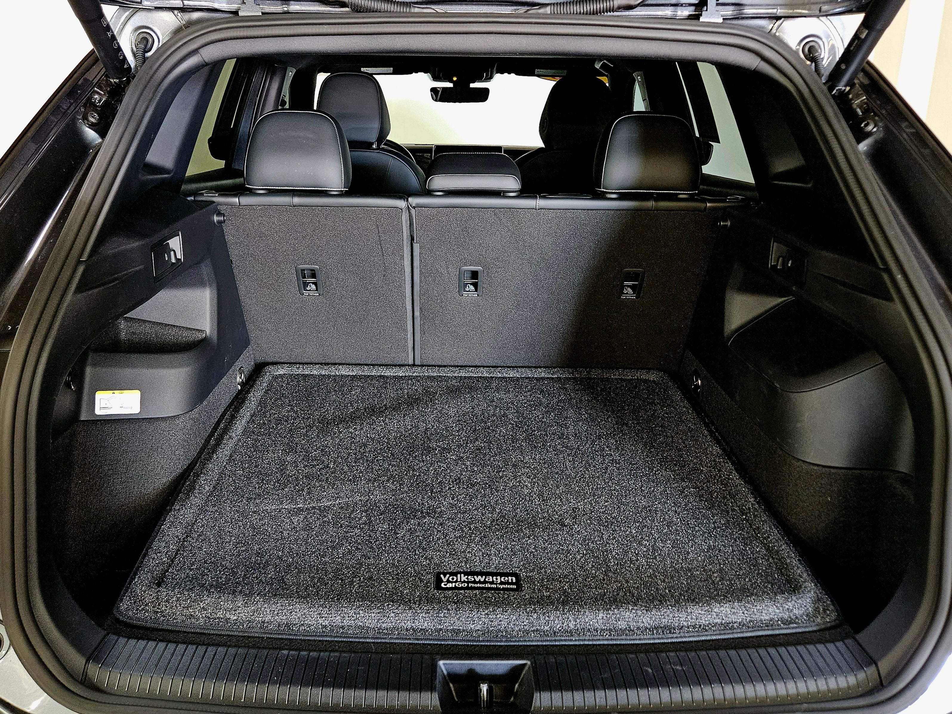 2025 Volkswagen Tiguan SE R-Line Black