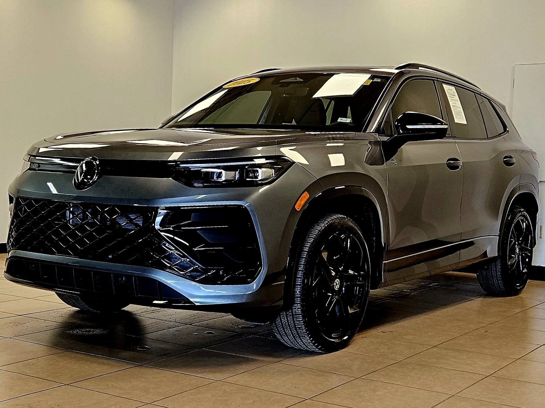 2025 Volkswagen Tiguan SE R-Line Black