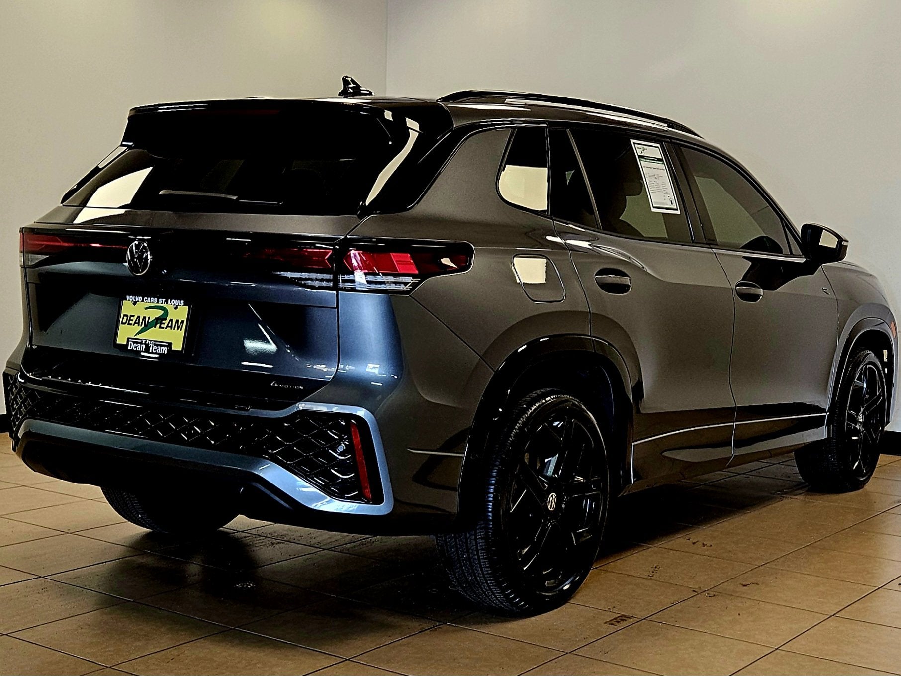 2025 Volkswagen Tiguan SE R-Line Black