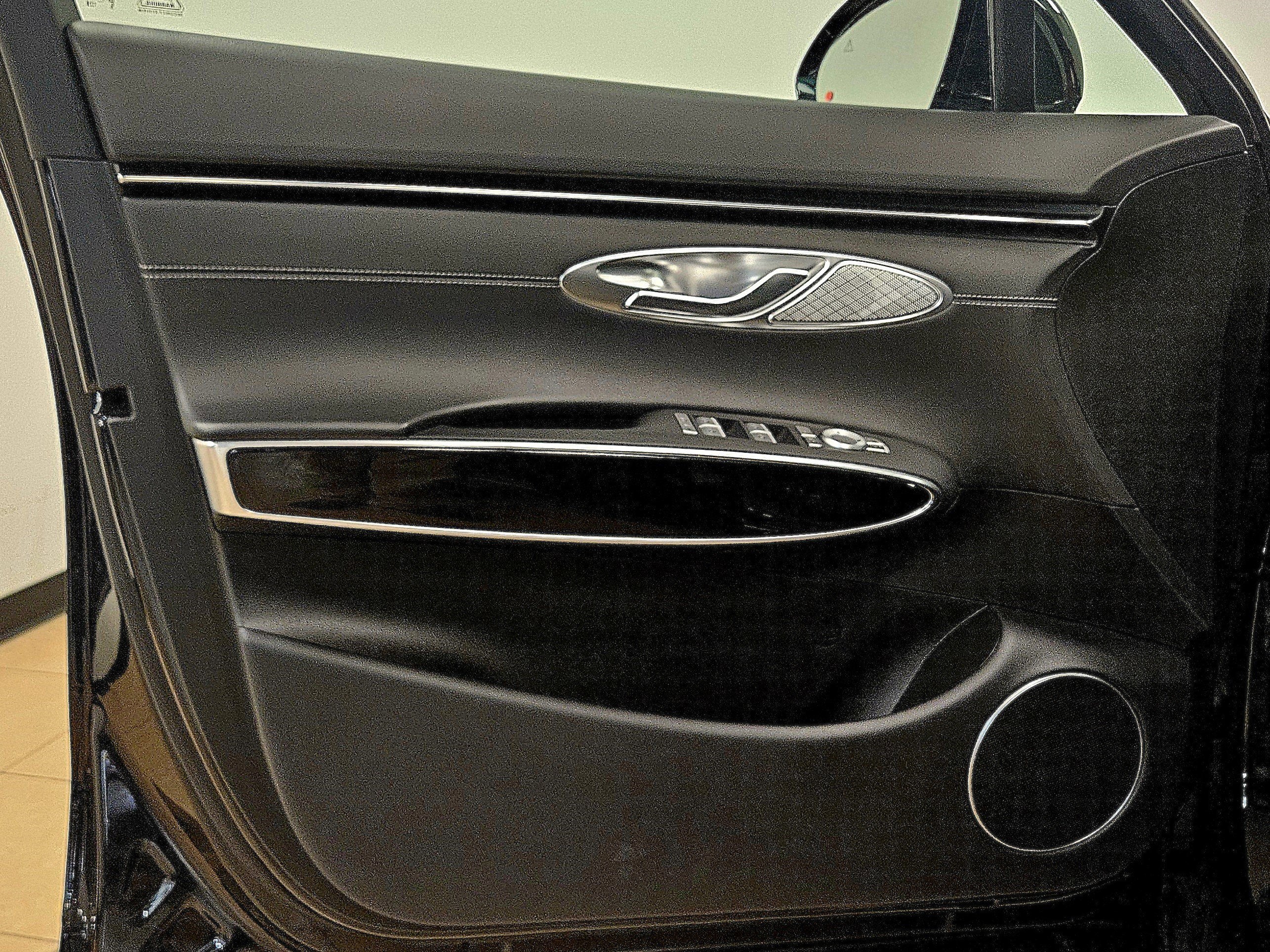 2025 Genesis GV70 2.5T