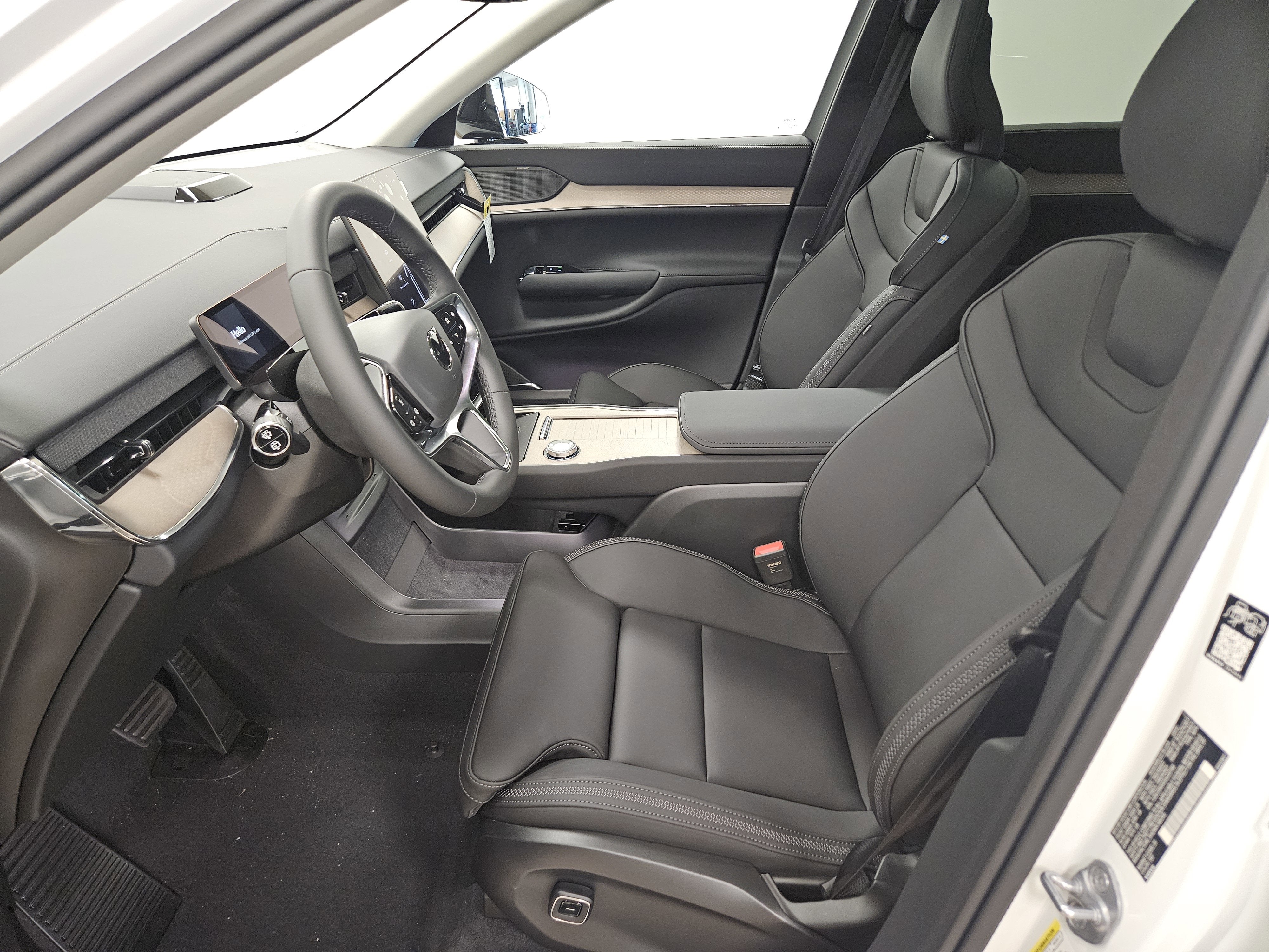 2025 Volvo EX90 Plus