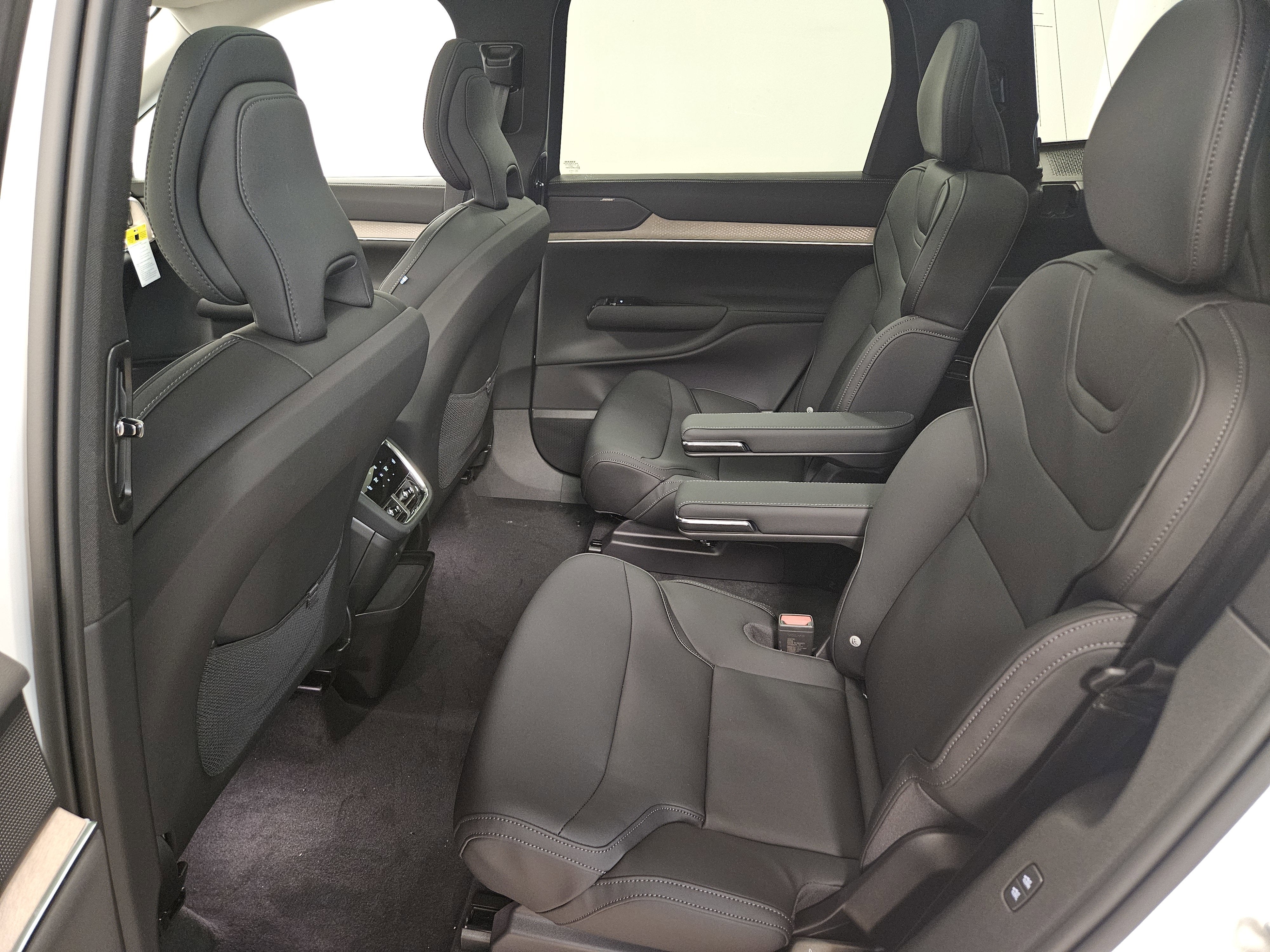 2025 Volvo EX90 Plus