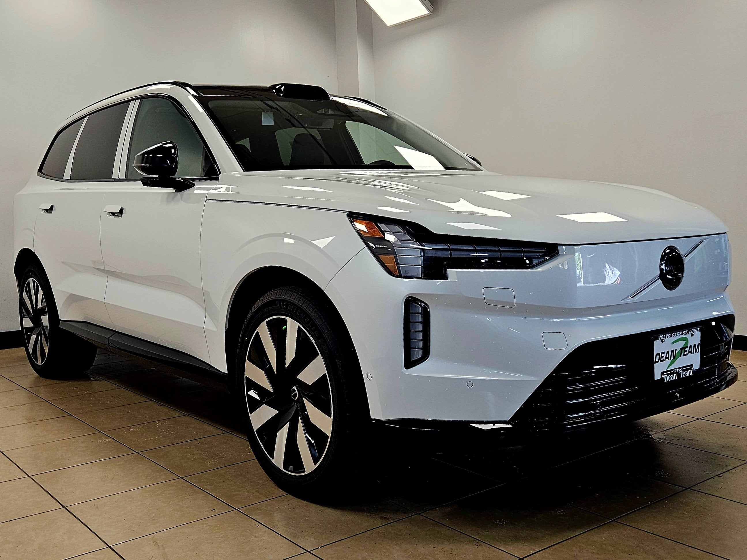 2025 Volvo EX90 Plus