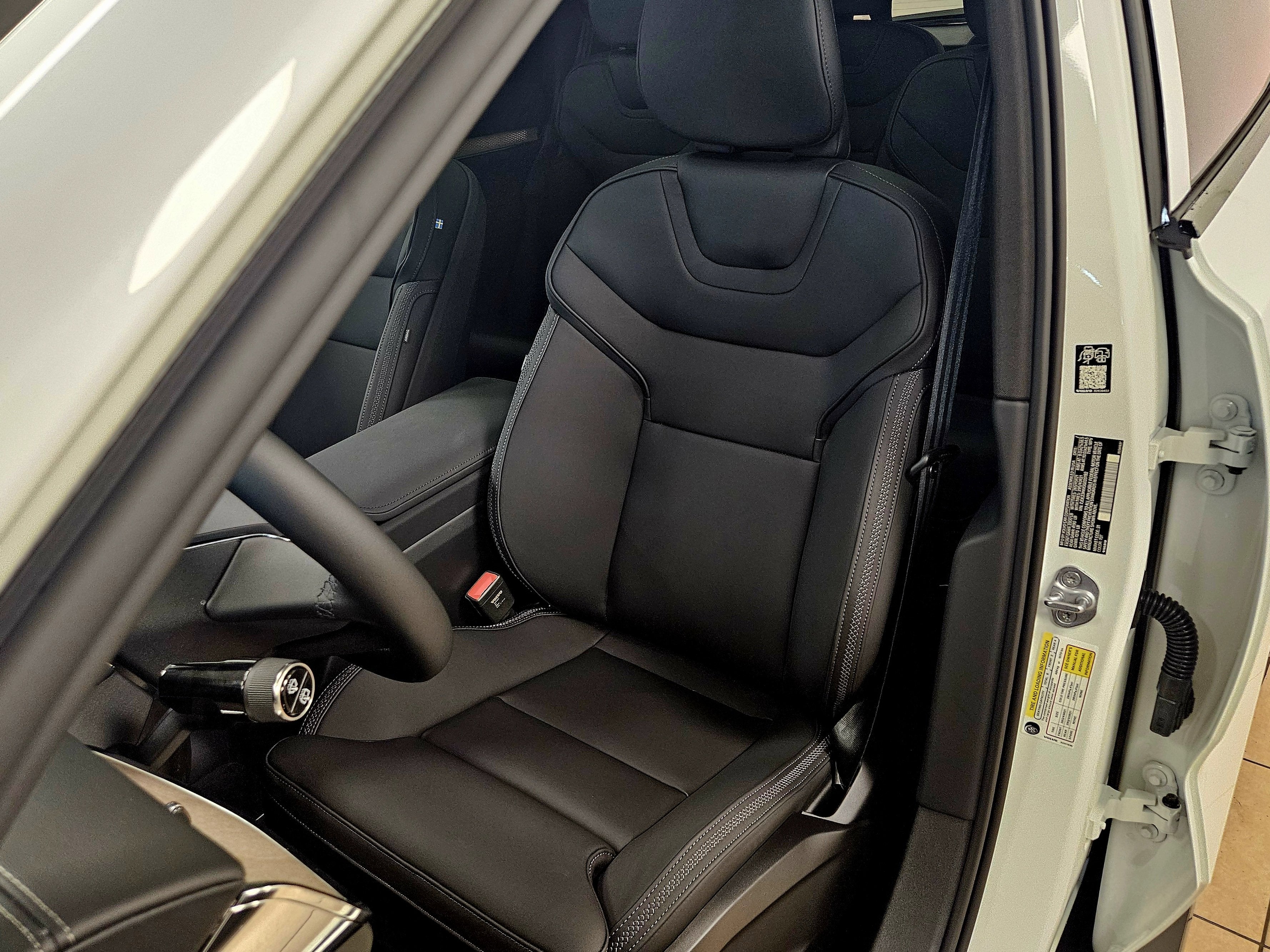 2025 Volvo EX90 Plus