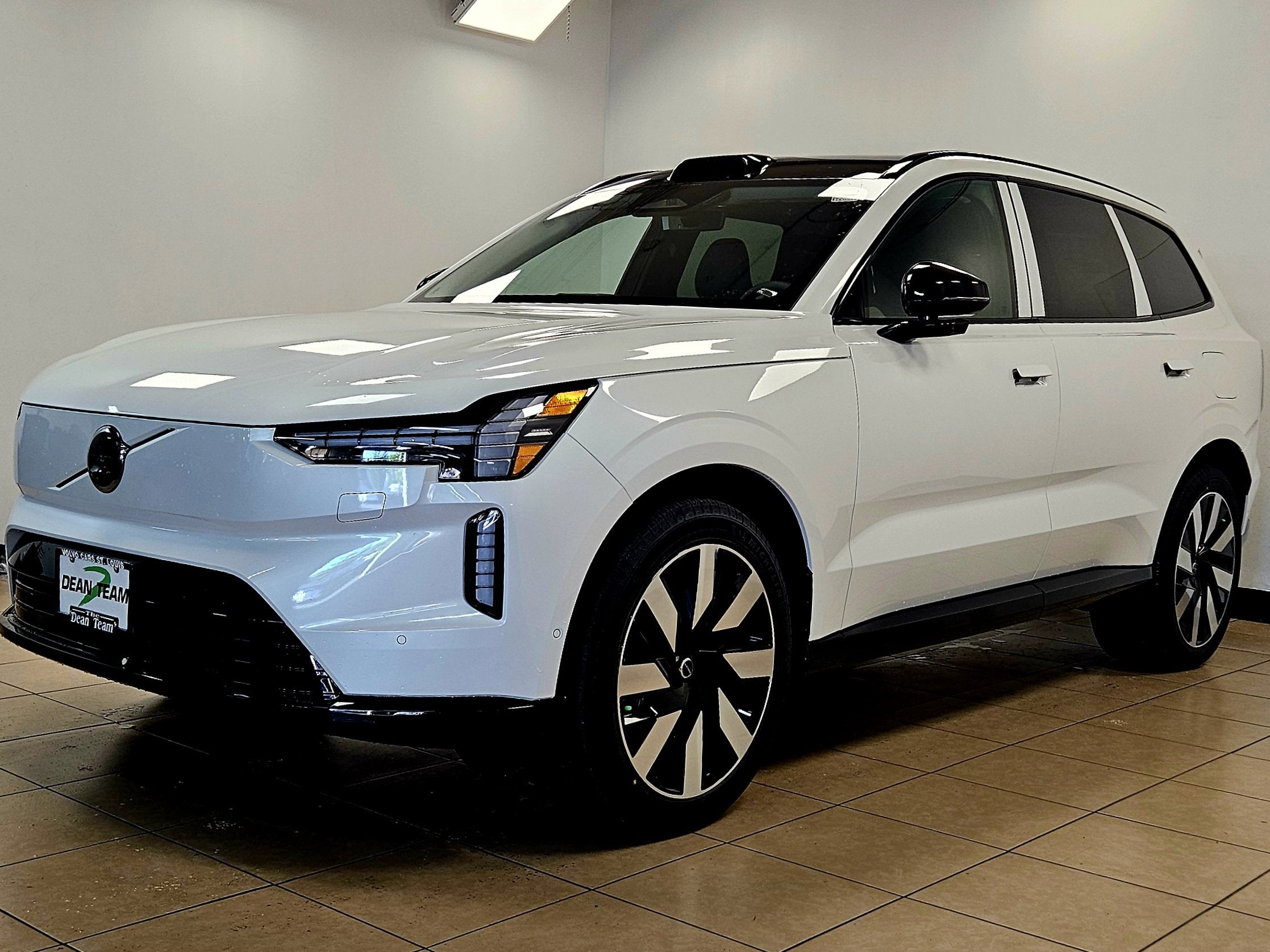 2025 Volvo EX90 Plus