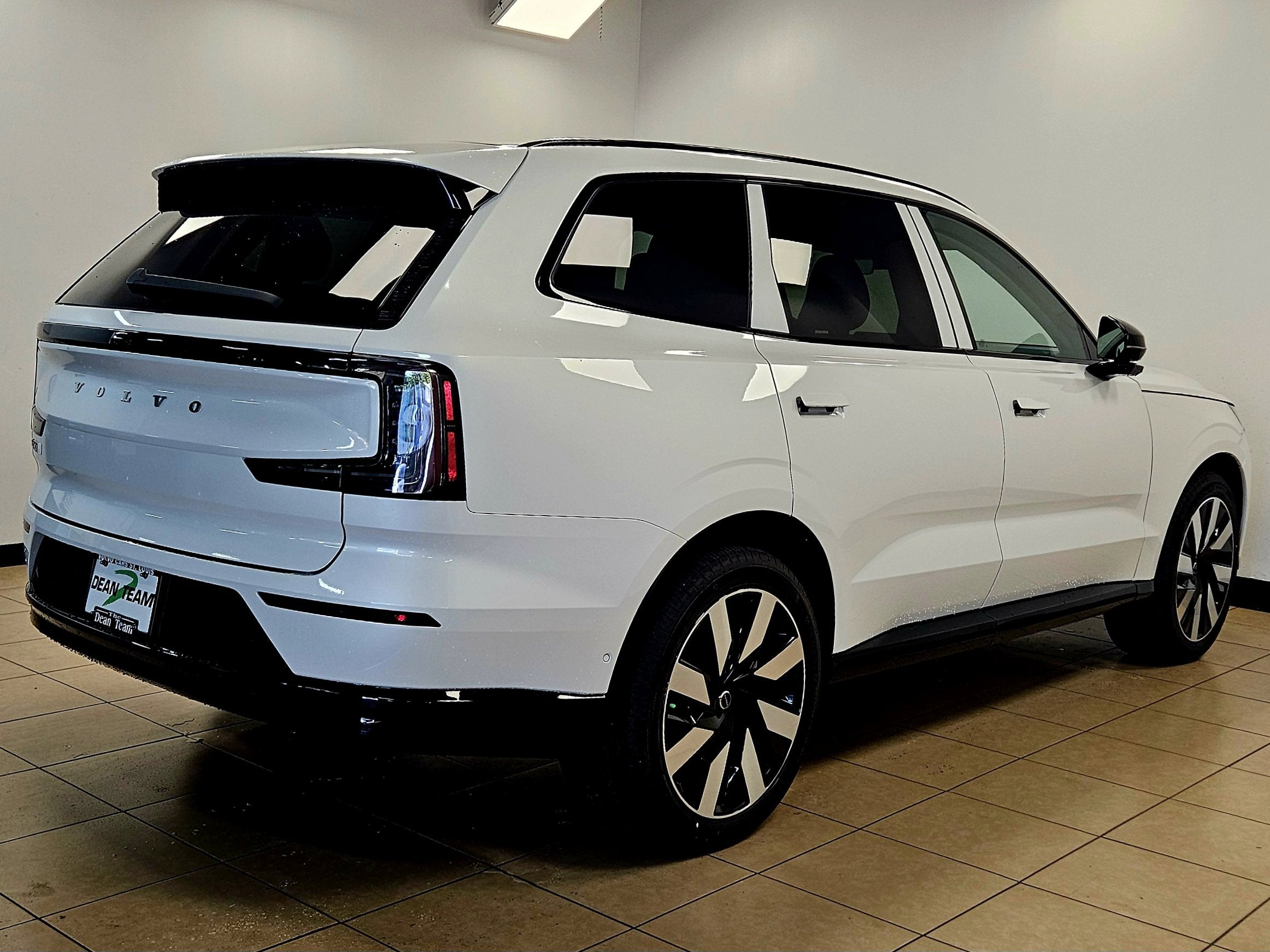 2025 Volvo EX90 Plus