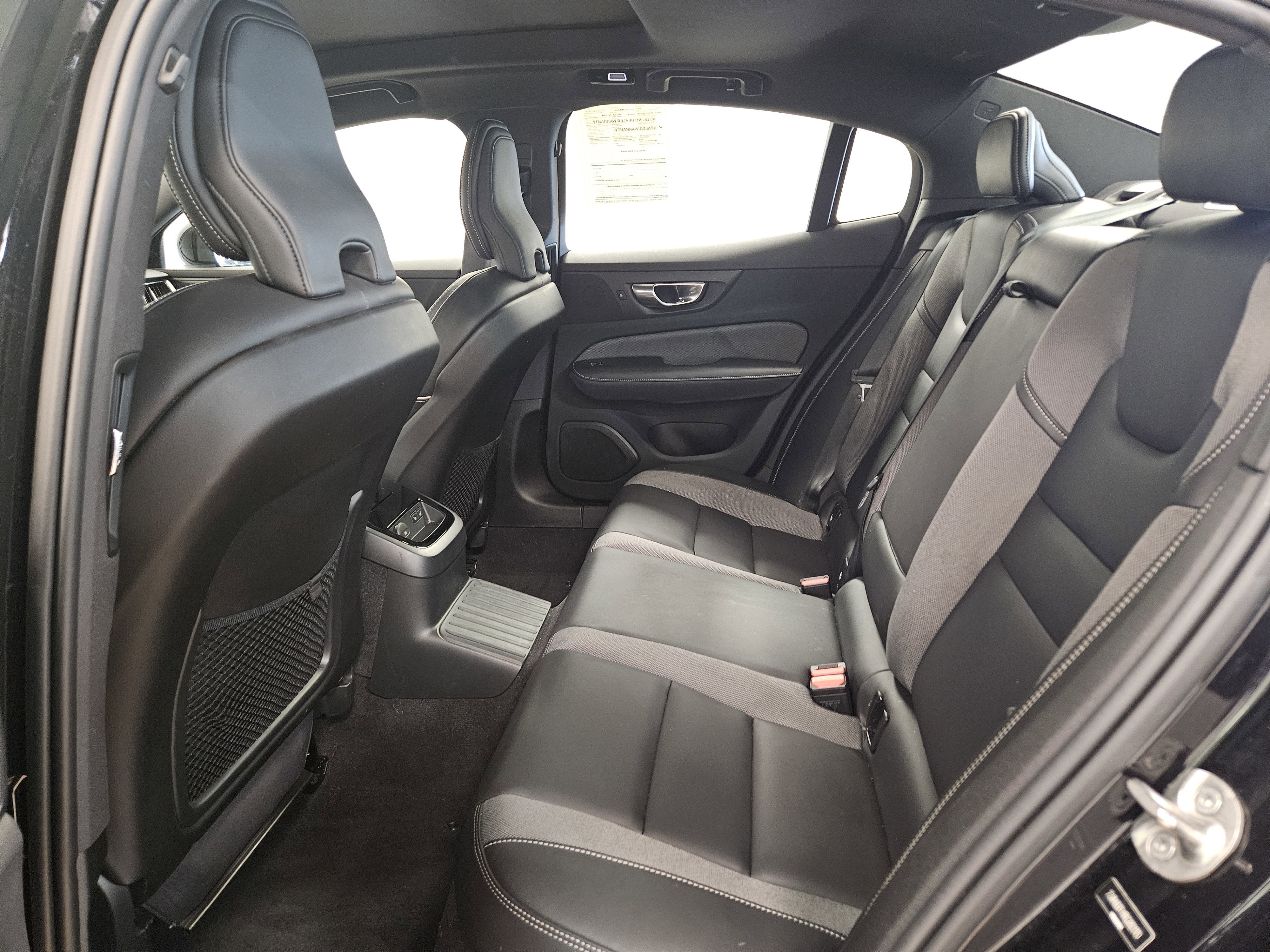 2024 Volvo S60 Recharge Plug-In Hybrid Plus Black Edition