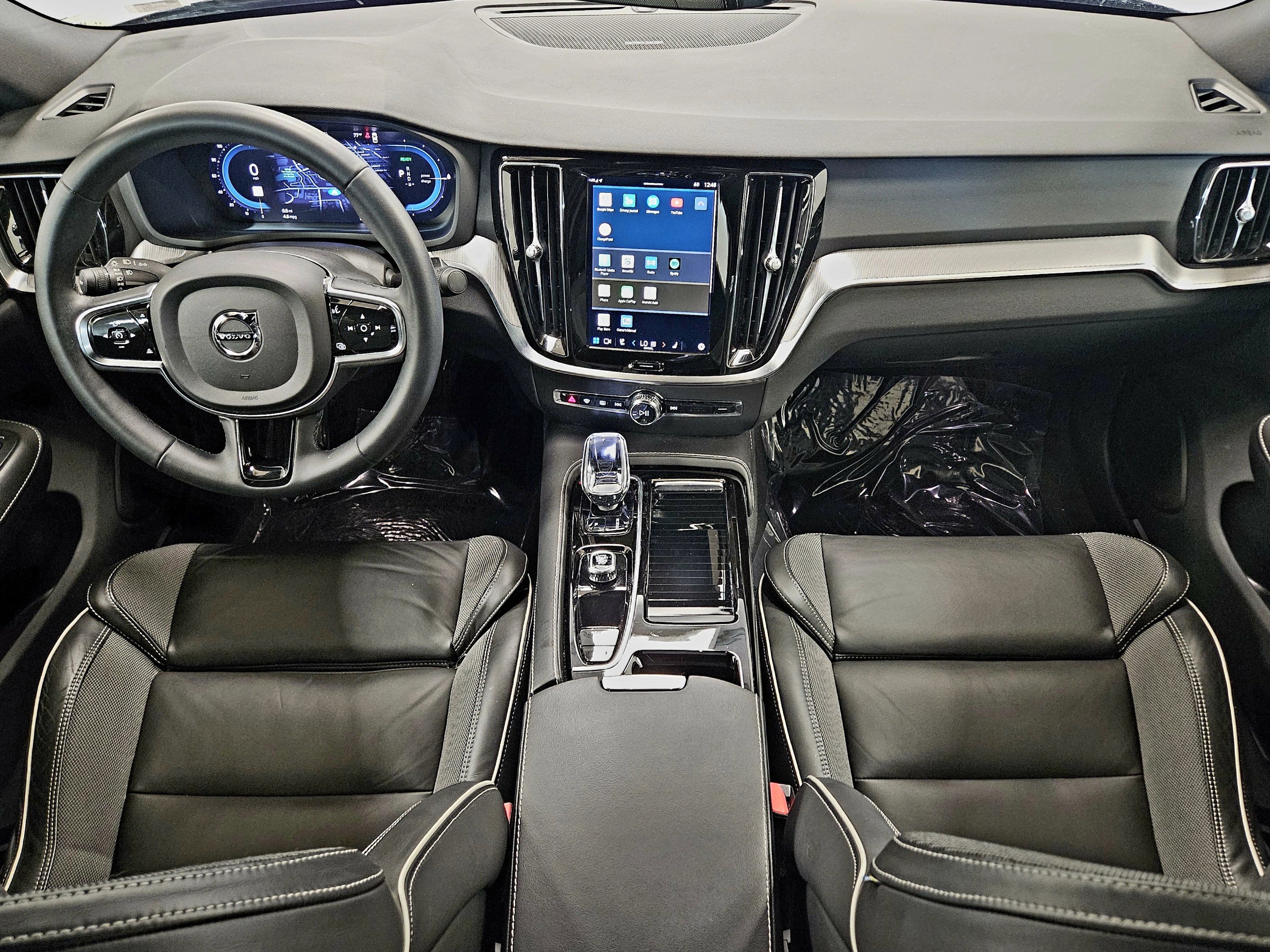 2024 Volvo S60 Recharge Plug-In Hybrid Plus Black Edition