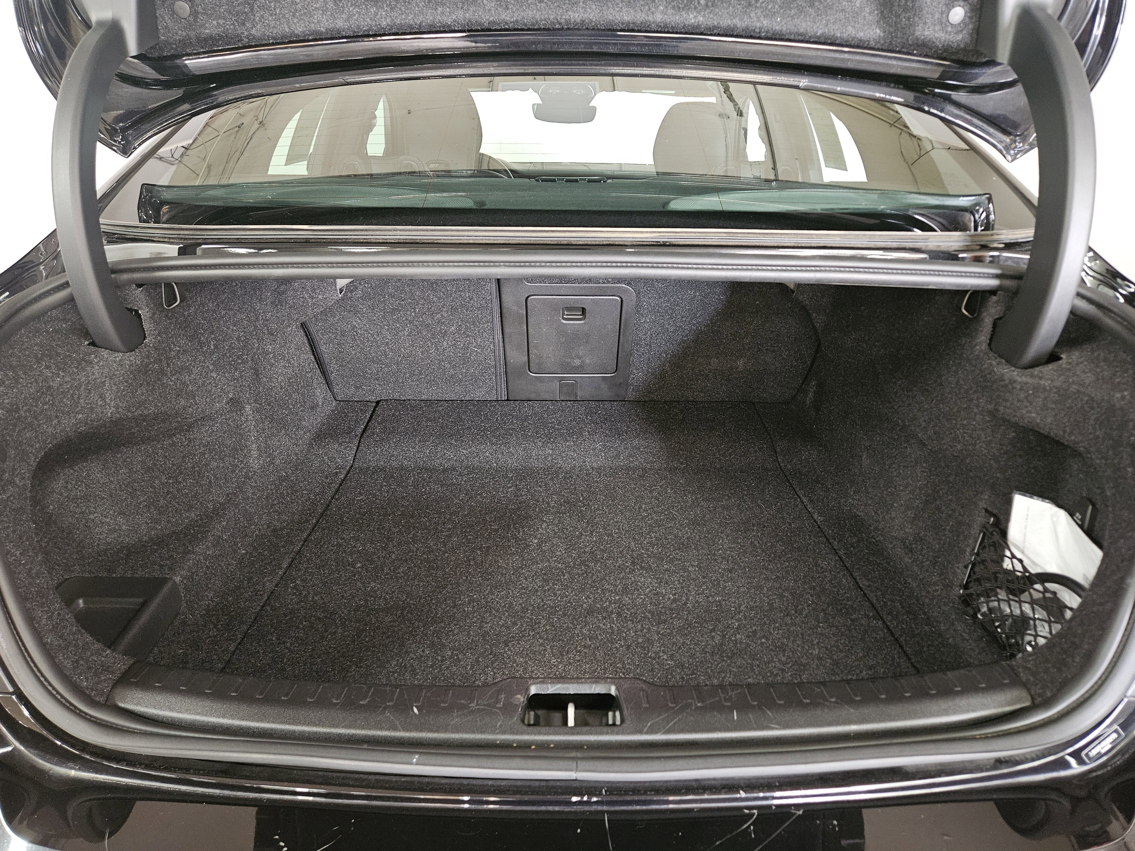 2024 Volvo S60 Recharge Plug-In Hybrid Plus Black Edition