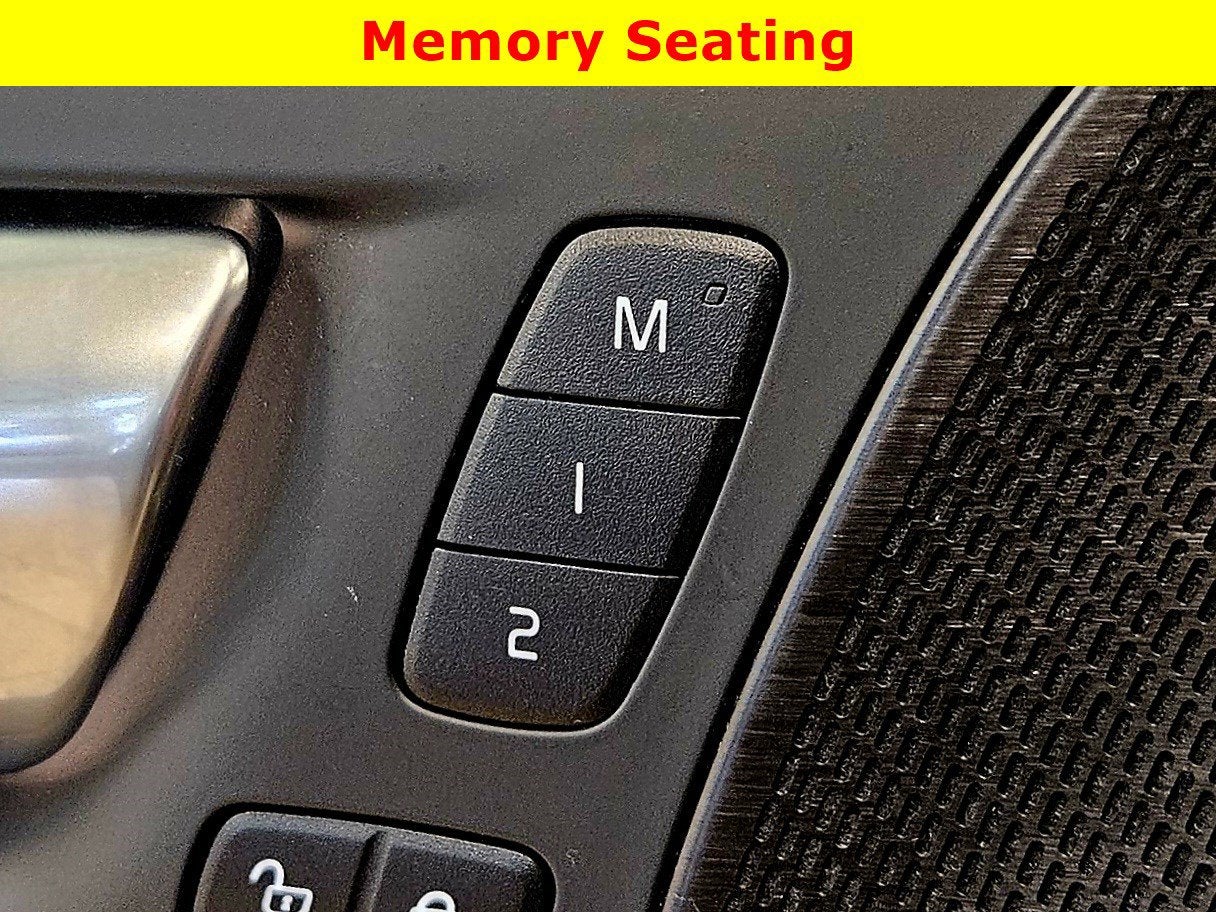 2024 Volvo S60 Recharge Plug-In Hybrid Plus Black Edition