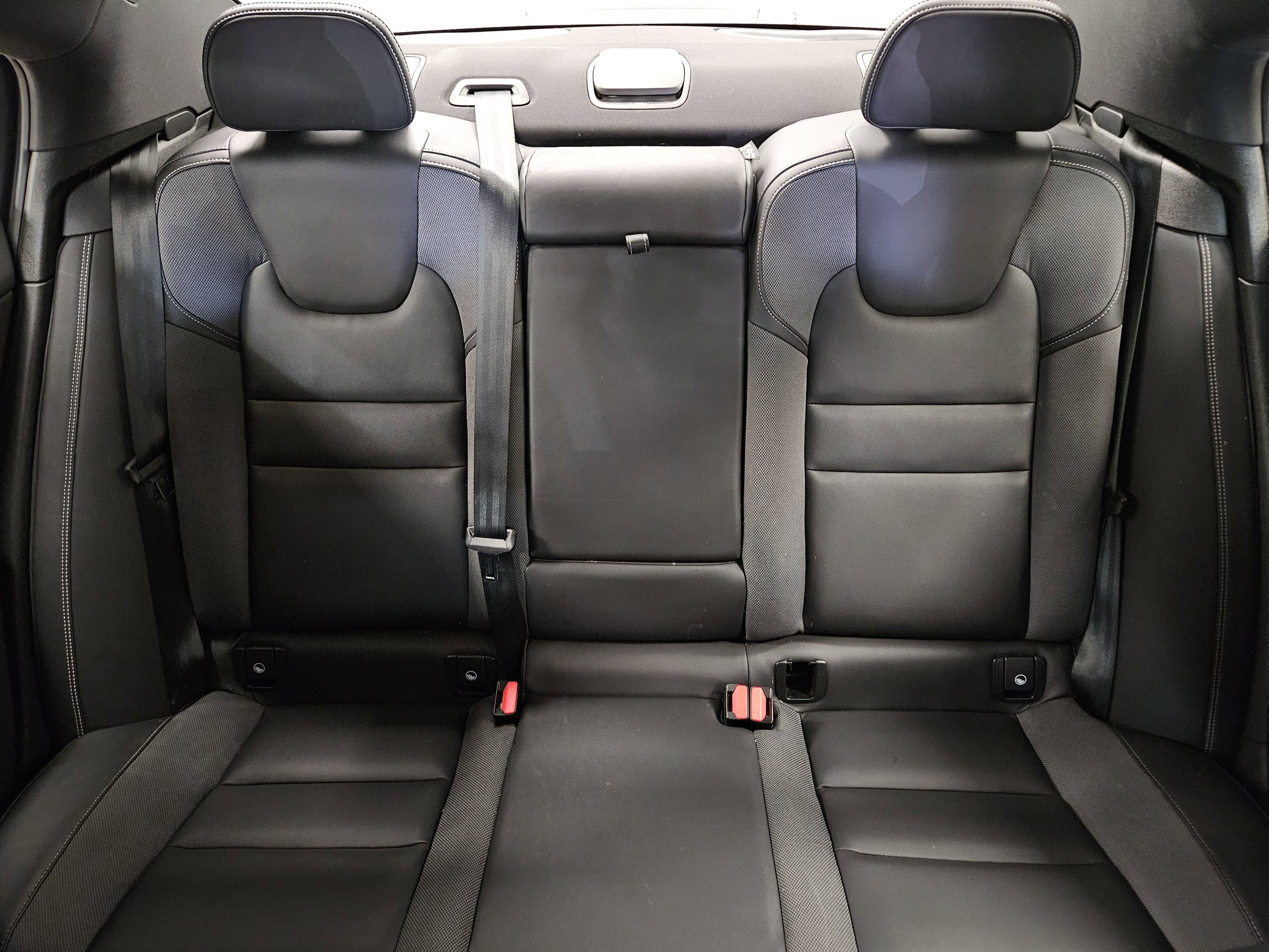 2024 Volvo S60 Recharge Plug-In Hybrid Plus Black Edition