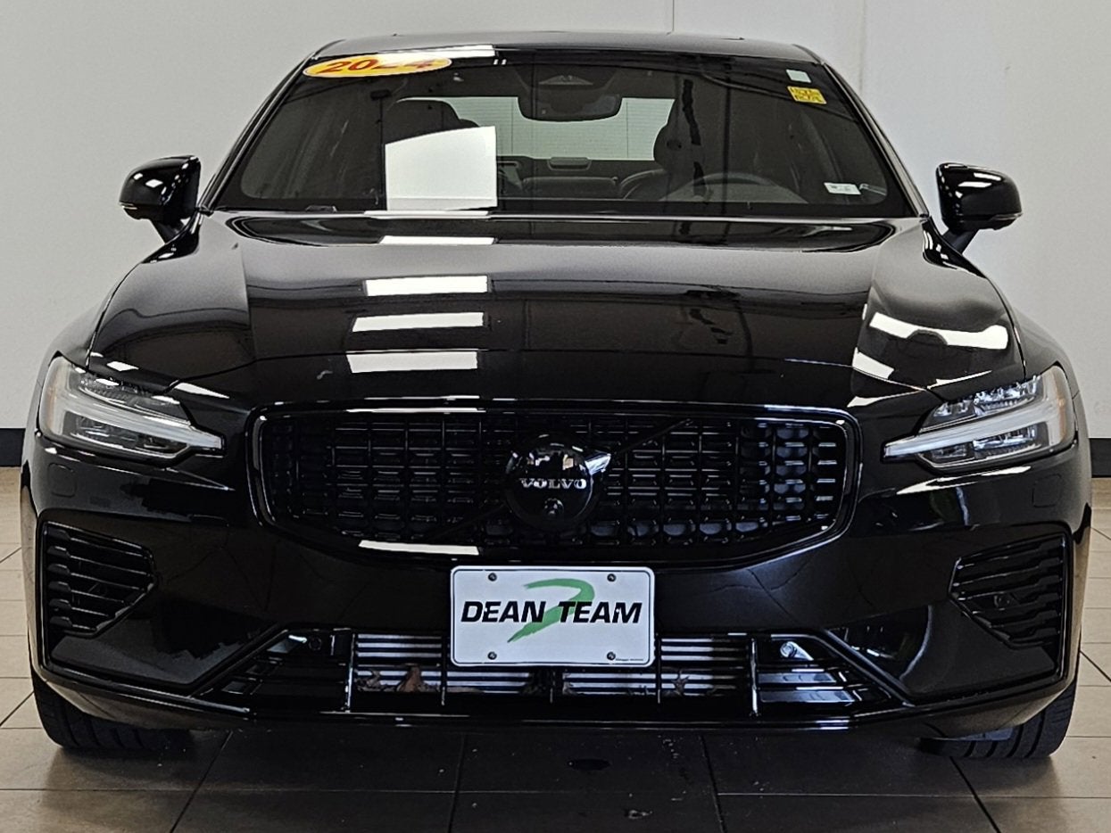 2024 Volvo S60 Recharge Plug-In Hybrid Plus Black Edition