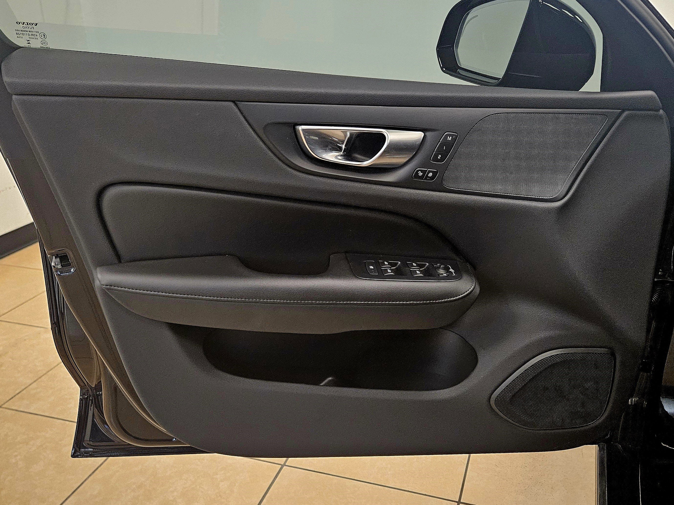 2024 Volvo S60 Recharge Plug-In Hybrid Core Dark Theme