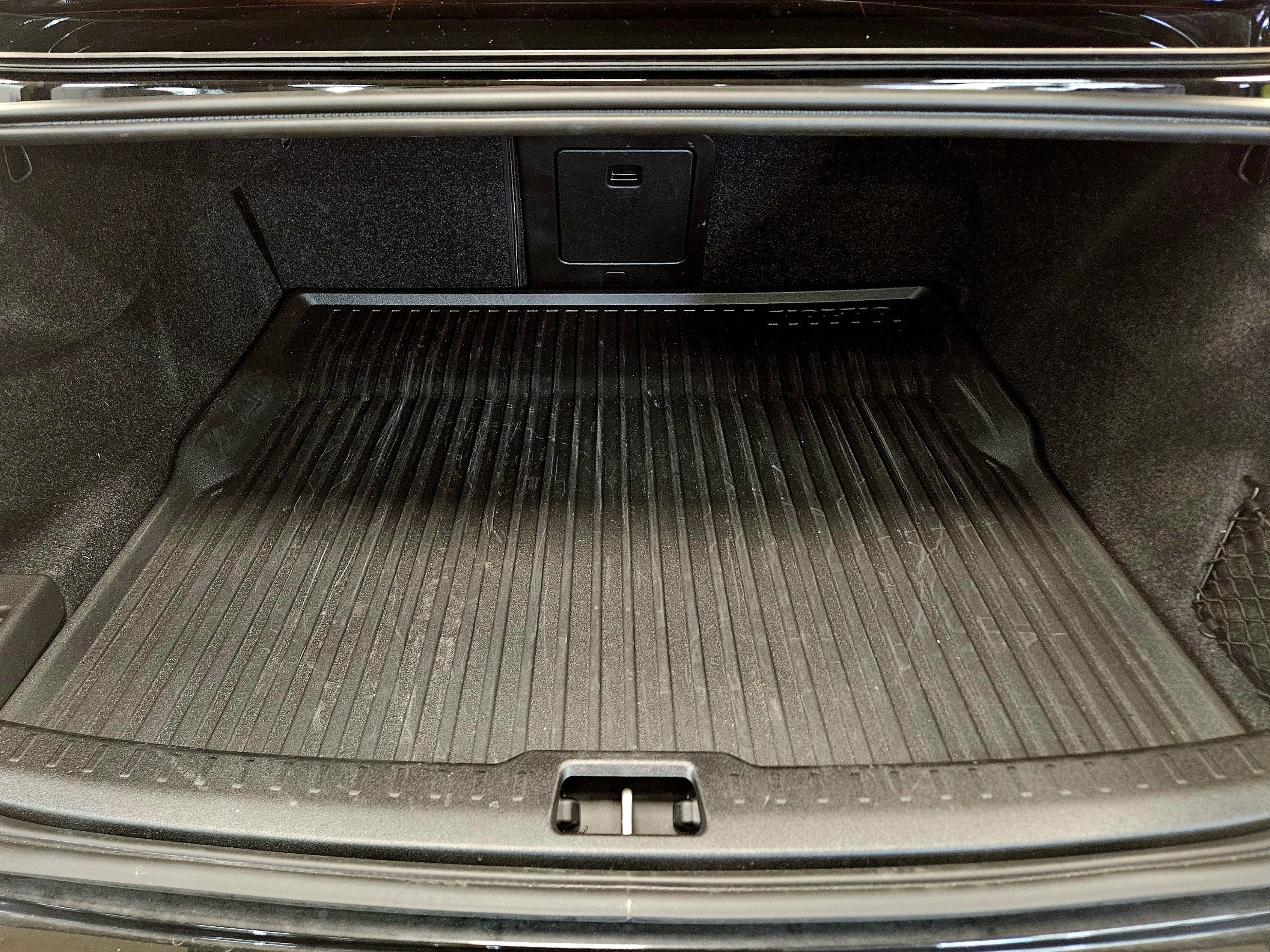 2024 Volvo S60 Recharge Plug-In Hybrid Core Dark Theme