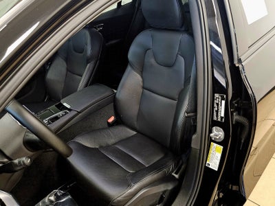 2024 Volvo S60 Recharge Plug-In Hybrid Core Dark Theme