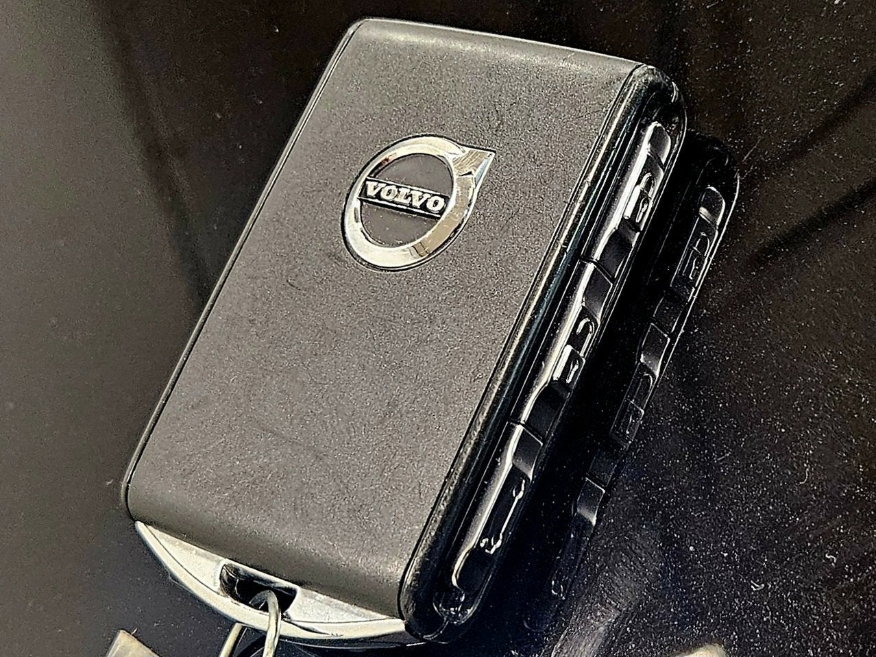 2024 Volvo S60 Recharge Plug-In Hybrid Core Dark Theme