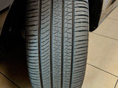 2024 Volvo S60 Recharge Plug-In Hybrid Core Dark Theme