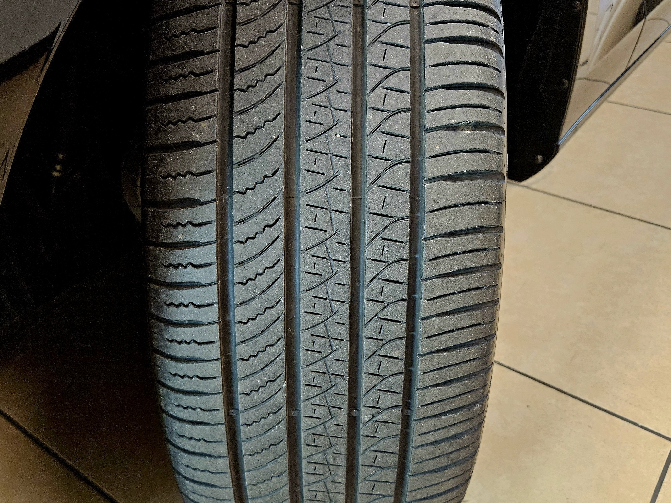 2024 Volvo S60 Recharge Plug-In Hybrid Core Dark Theme