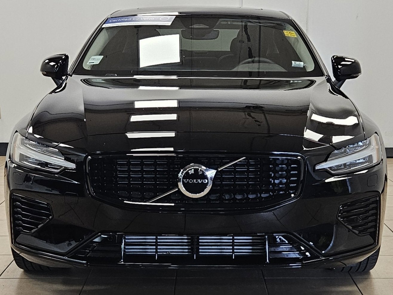 2024 Volvo S60 Recharge Plug-In Hybrid Core Dark Theme