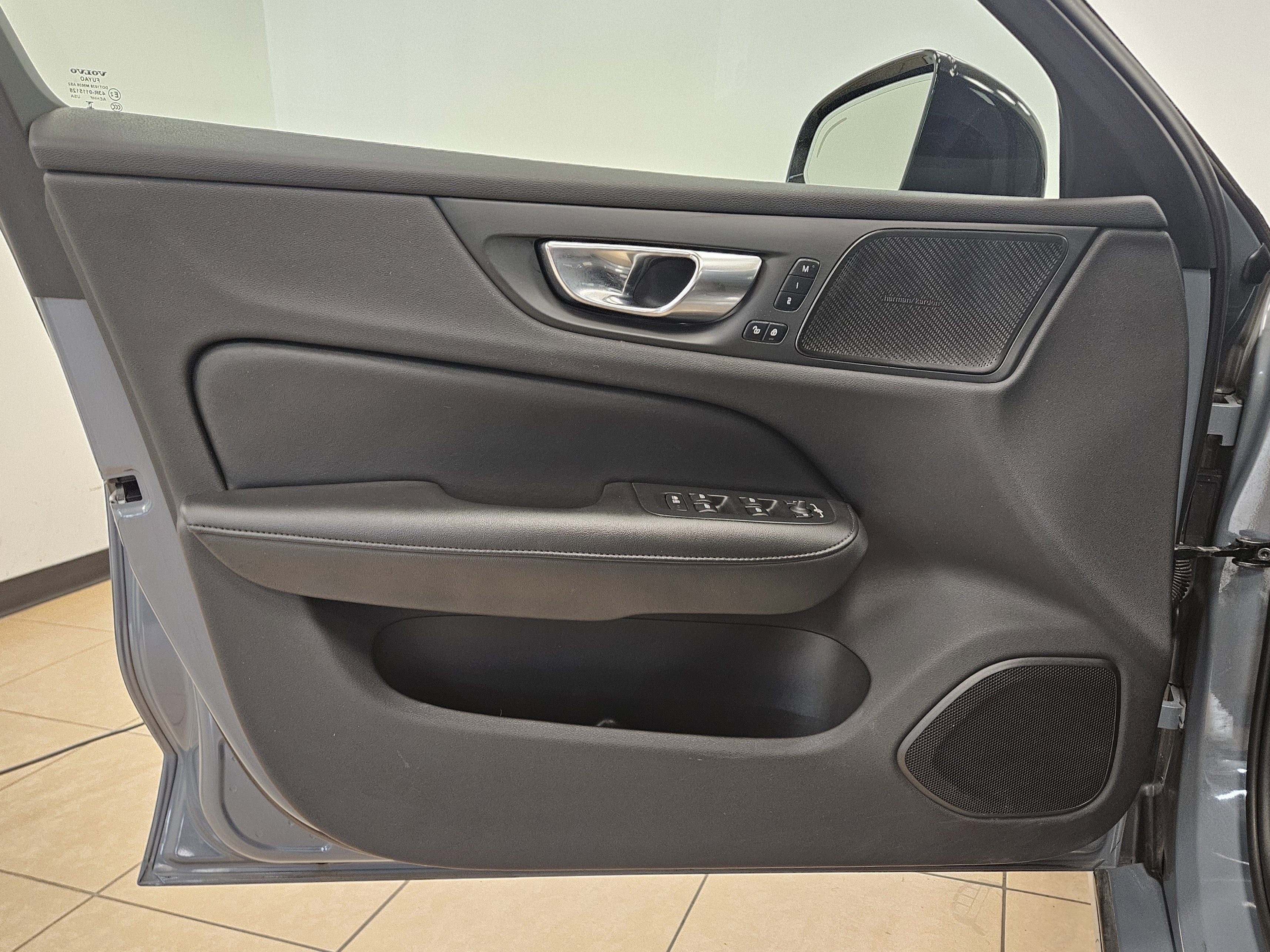 2024 Volvo S60 Ultimate Dark Theme