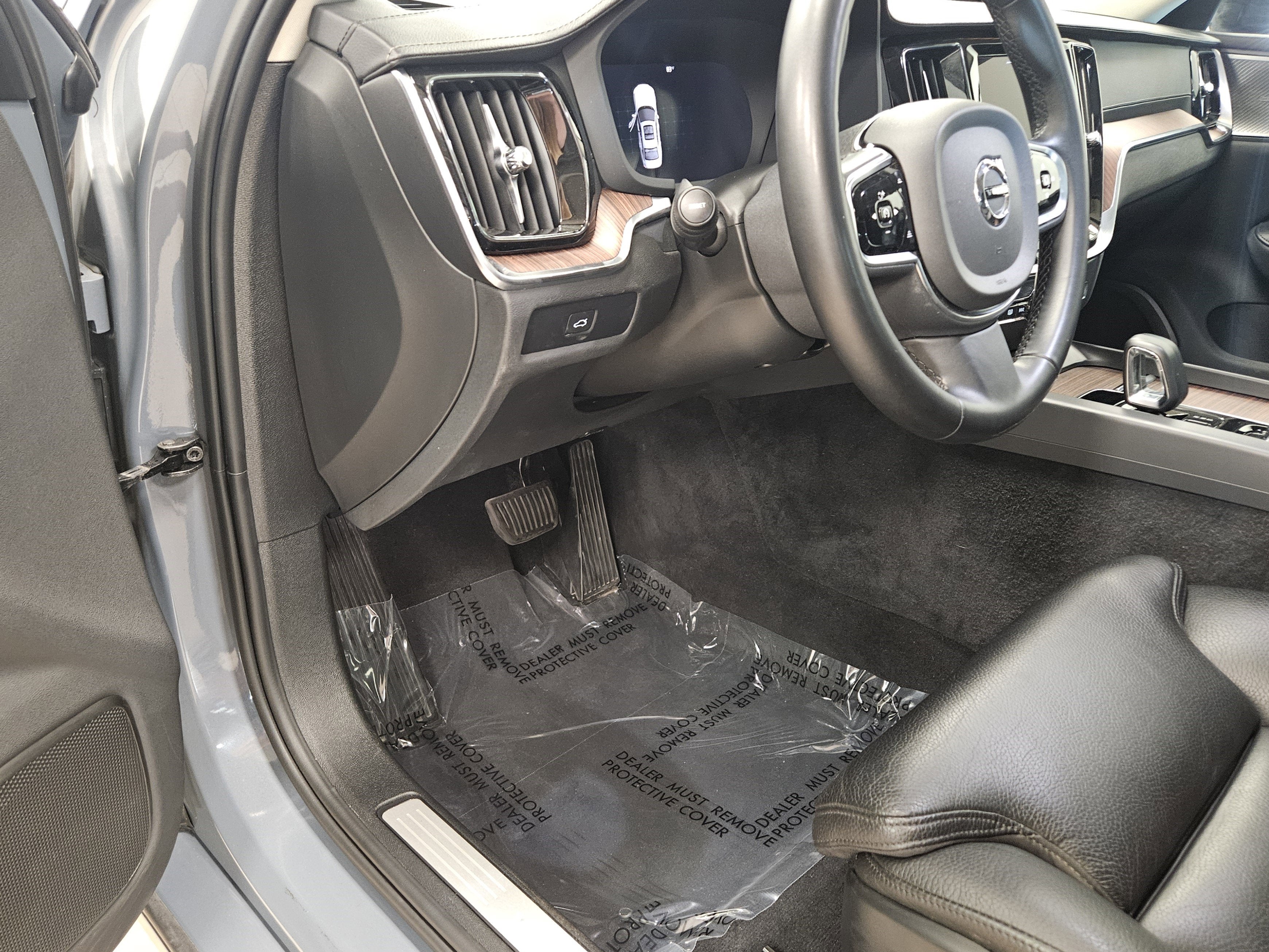 2024 Volvo S60 Ultimate Dark Theme