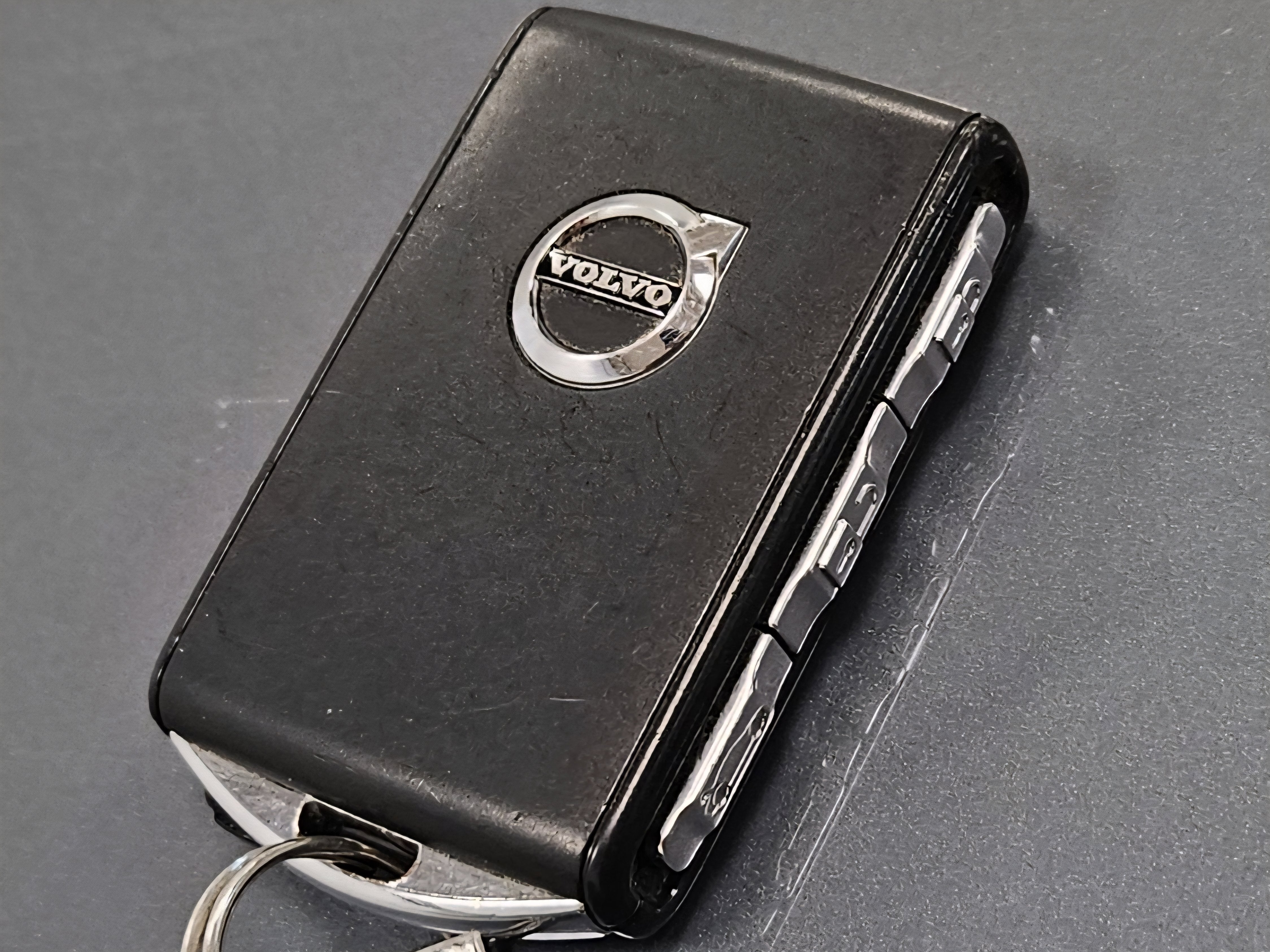 2024 Volvo S60 Ultimate Dark Theme