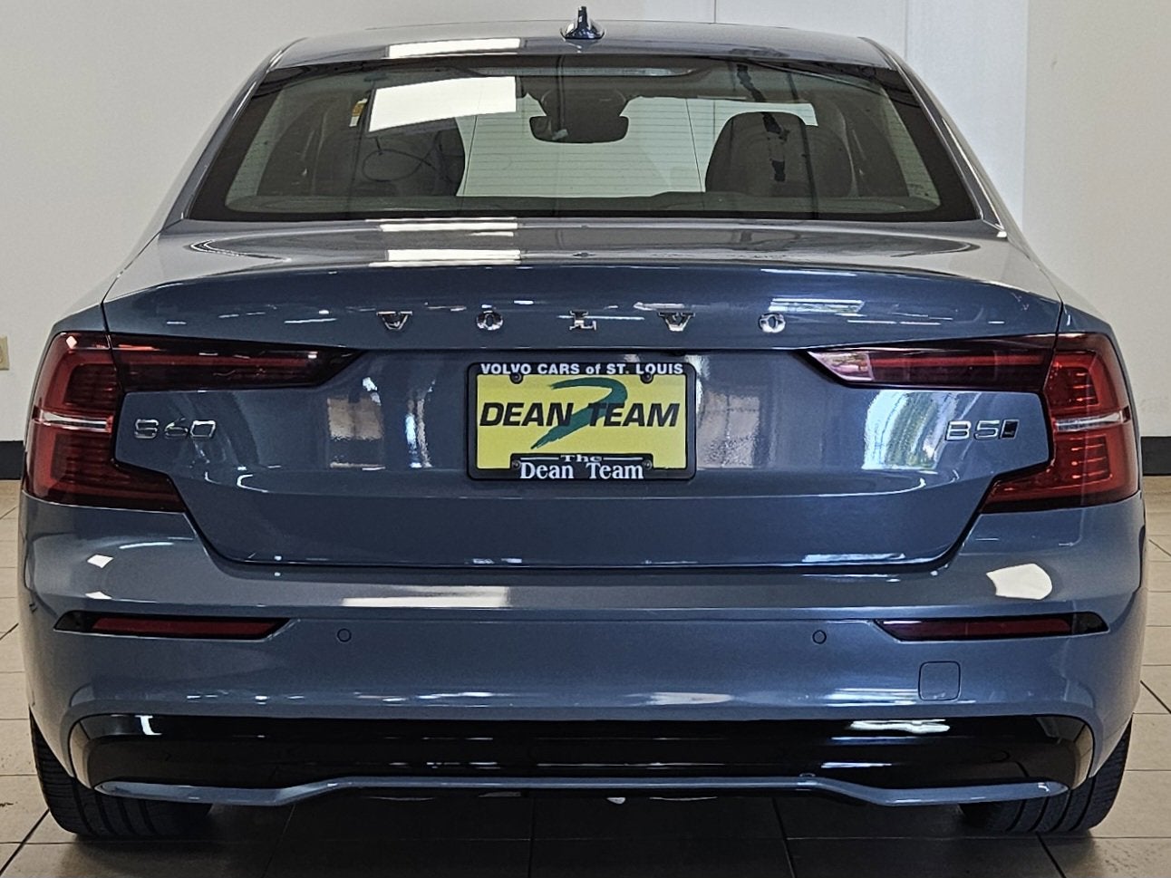 2024 Volvo S60 Ultimate Dark Theme