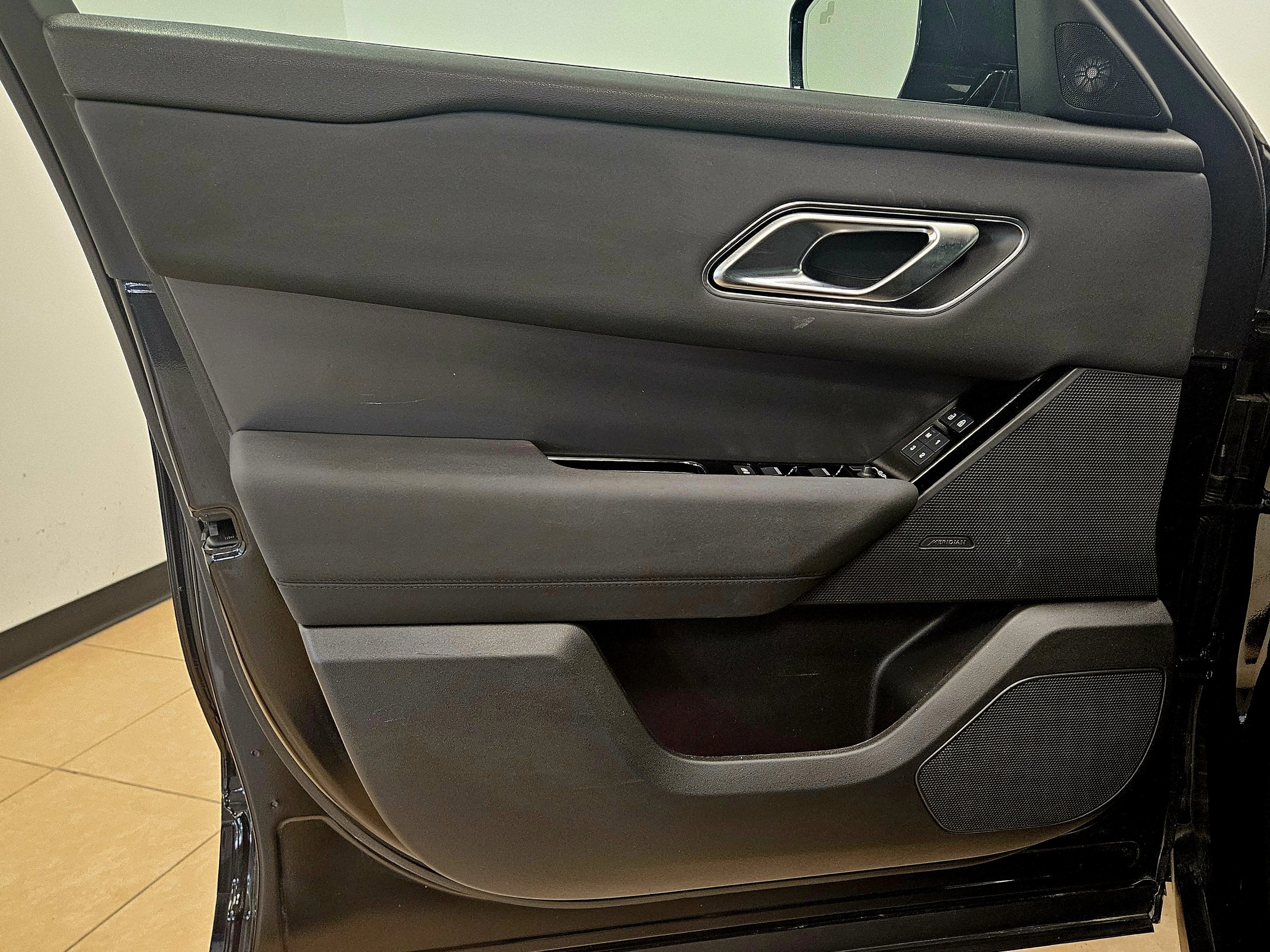 2025 Land Rover Range Rover Velar Dynamic SE